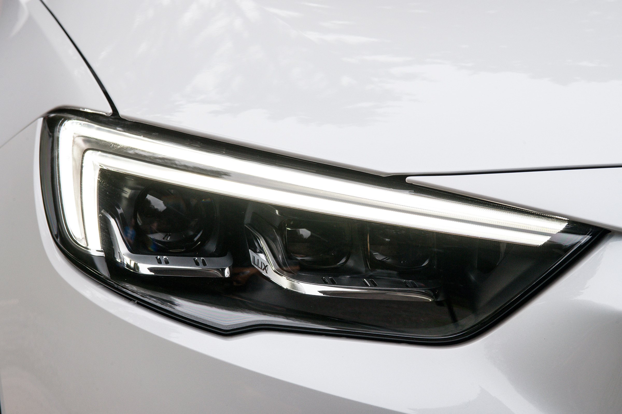 Vauxhall Insignia Country Tourer - headlight