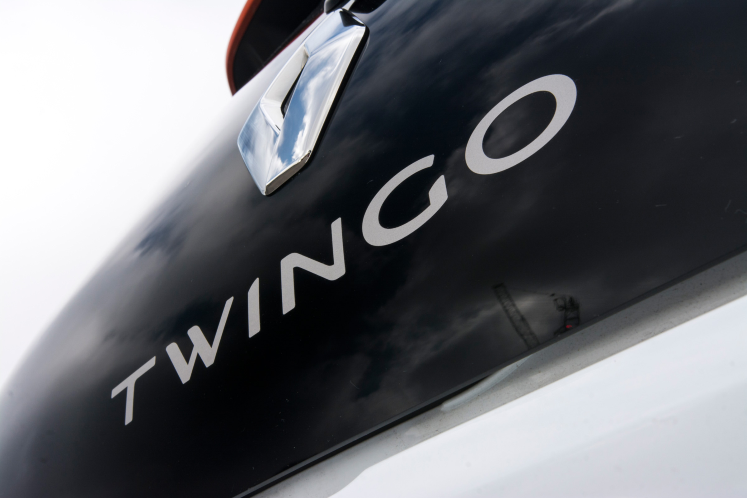 Triple test – Renault Twingo - boot badges