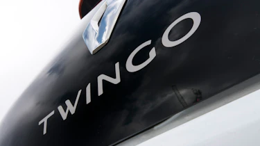 Triple test – Renault Twingo - boot badges