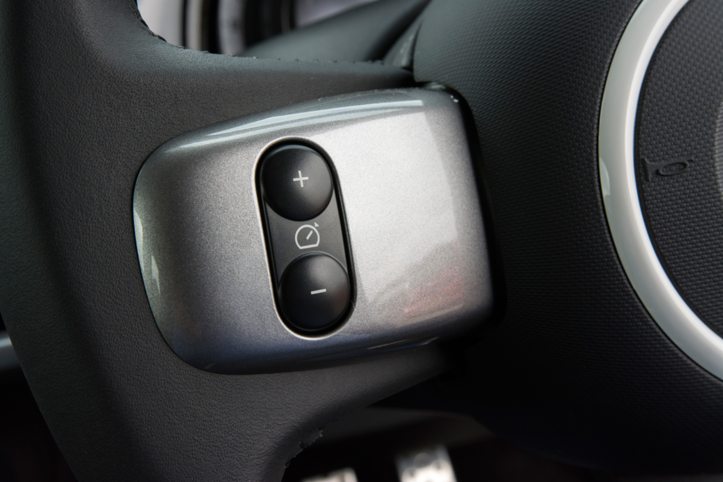 Triple test – Renault Twingo - steering controls