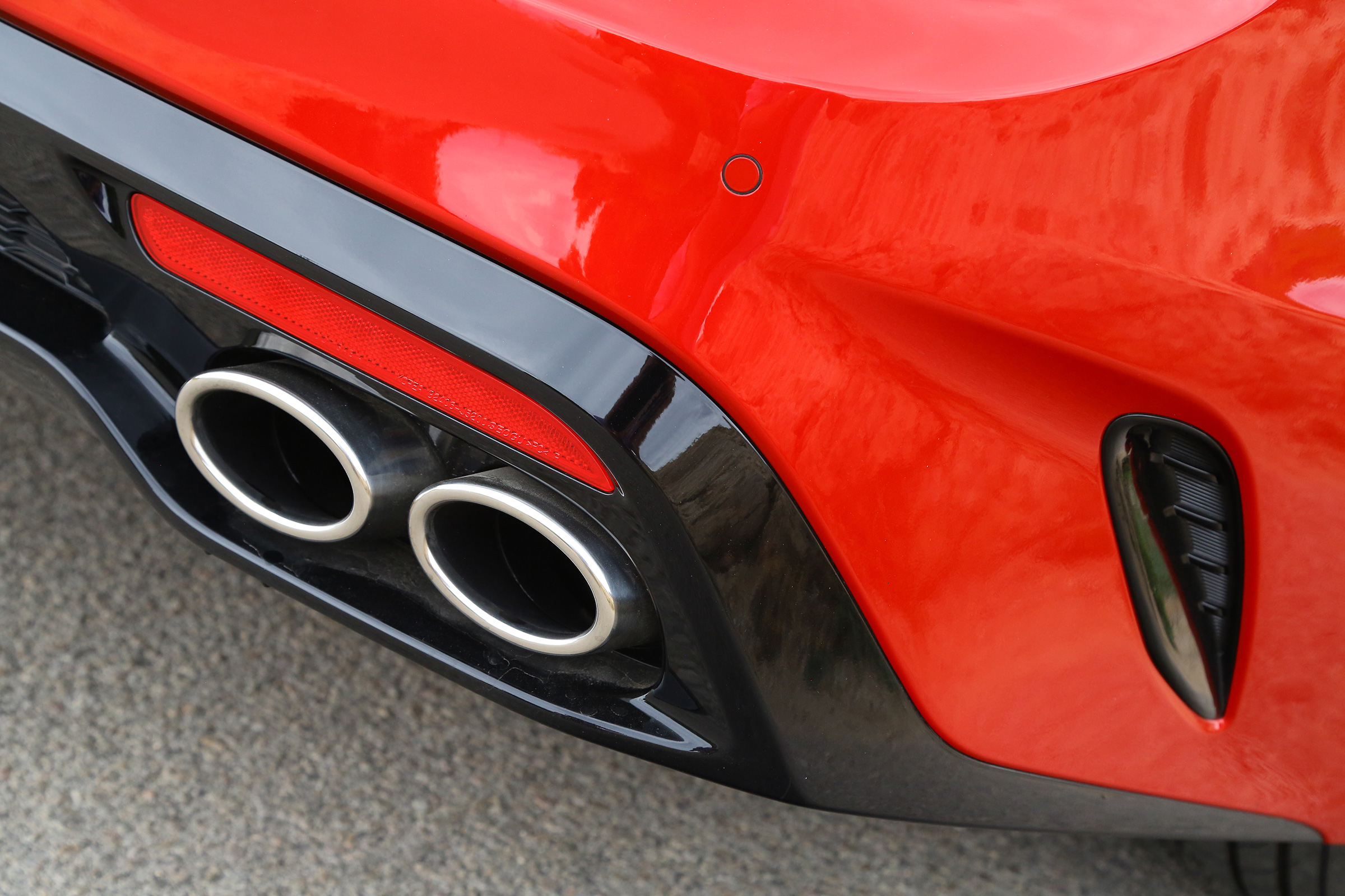 Kia Stinger - exhaust