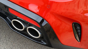 Kia Stinger - exhaust