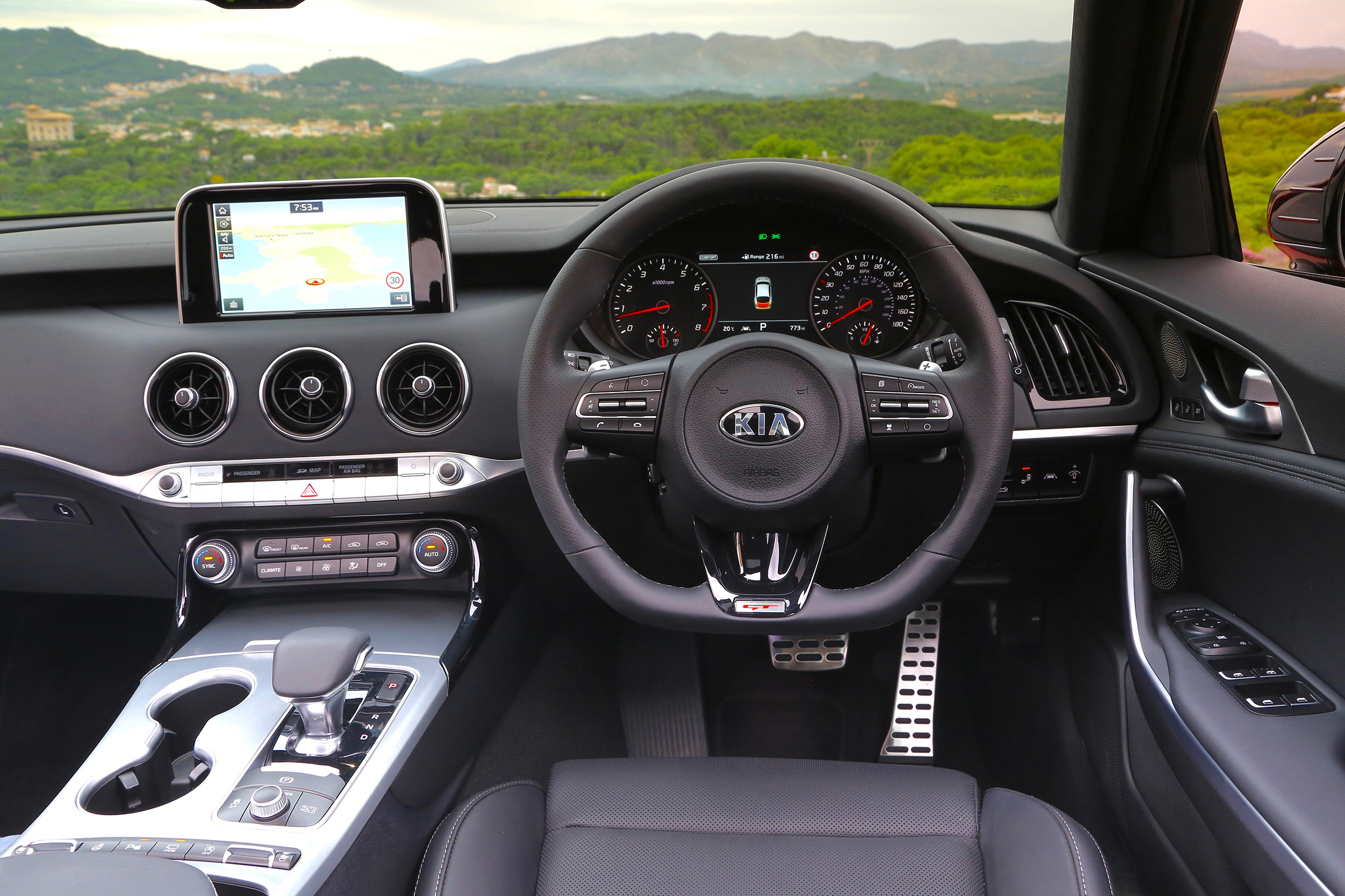 Kia Stinger - interior