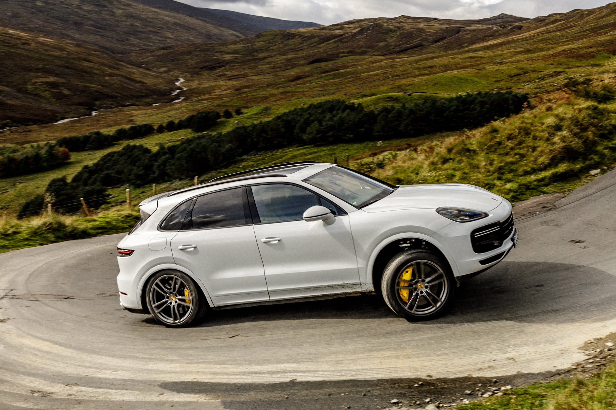 Porsche Cayenne Turbo - action