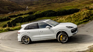 Porsche Cayenne Turbo - action