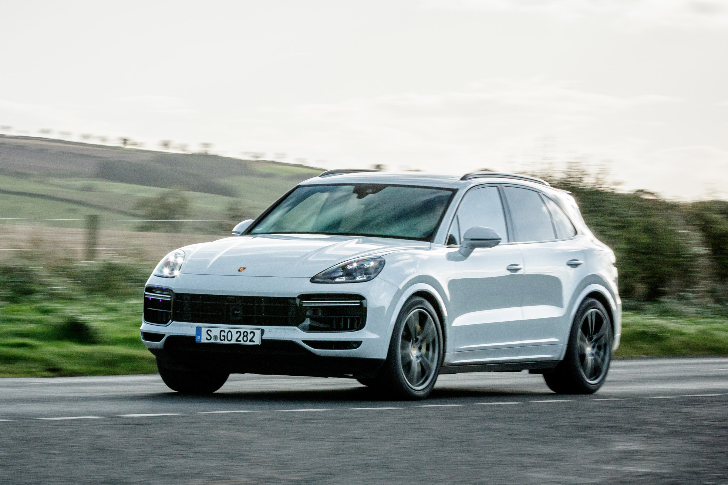 Porsche Cayenne Turbo - front/side cornering
