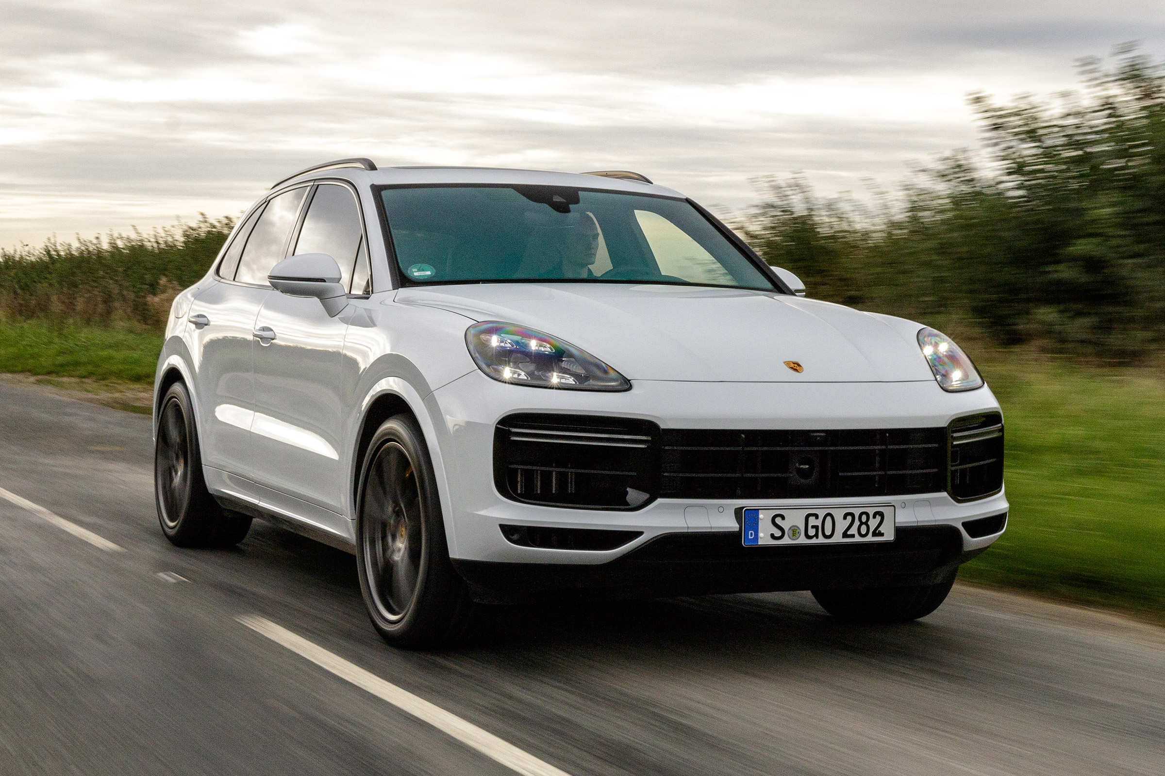 Porsche Cayenne Turbo - front tracking
