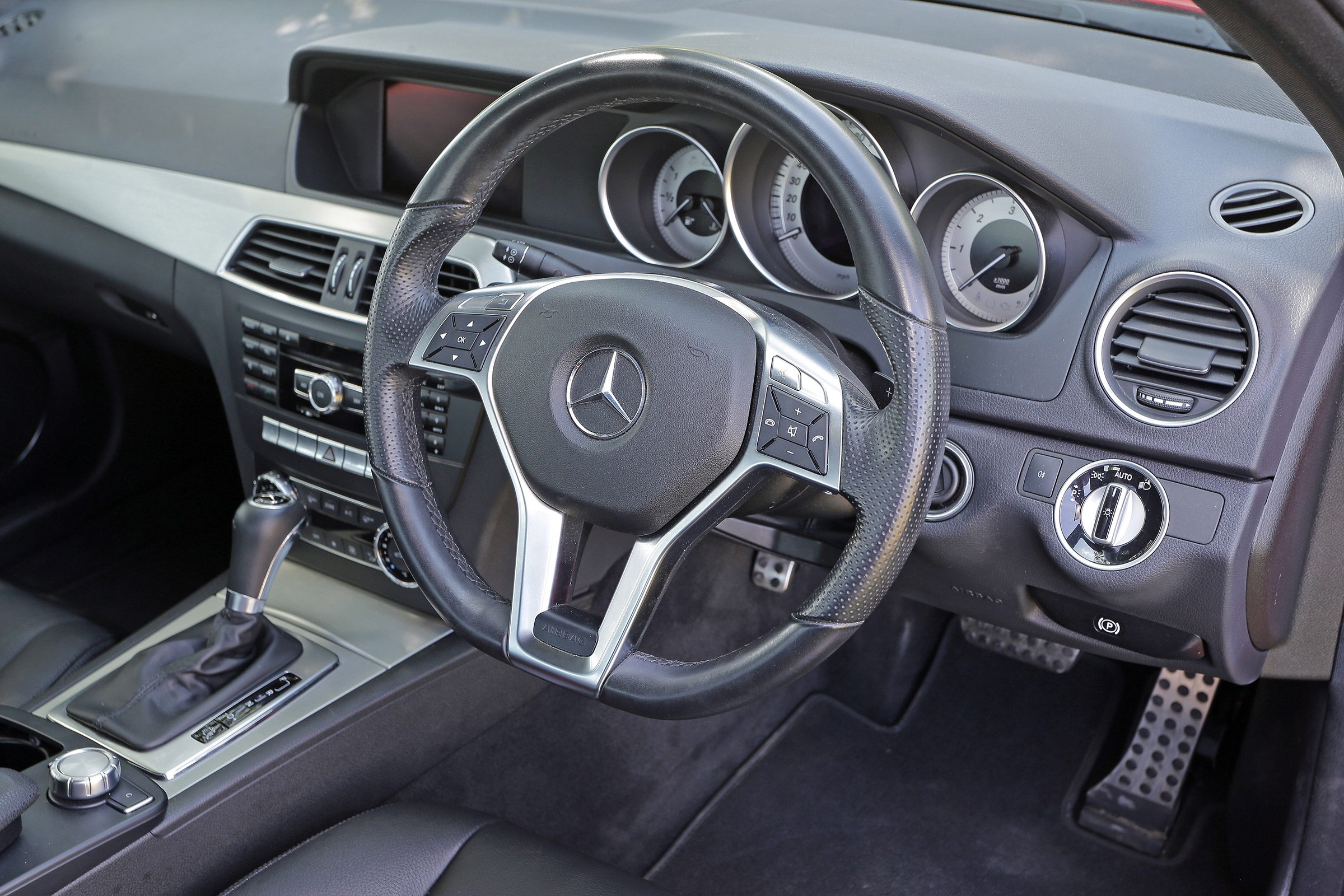 Used Mercedes C-Class - steering wheel