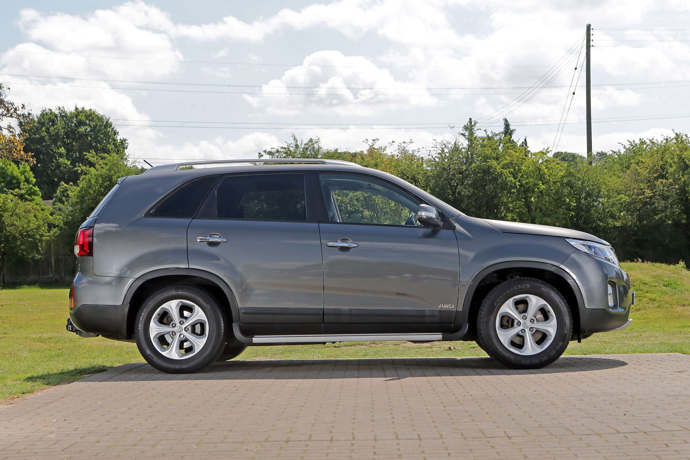 Used Kia Sorento - side