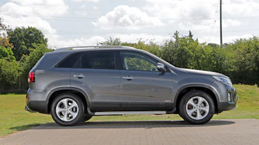 Used Kia Sorento - side