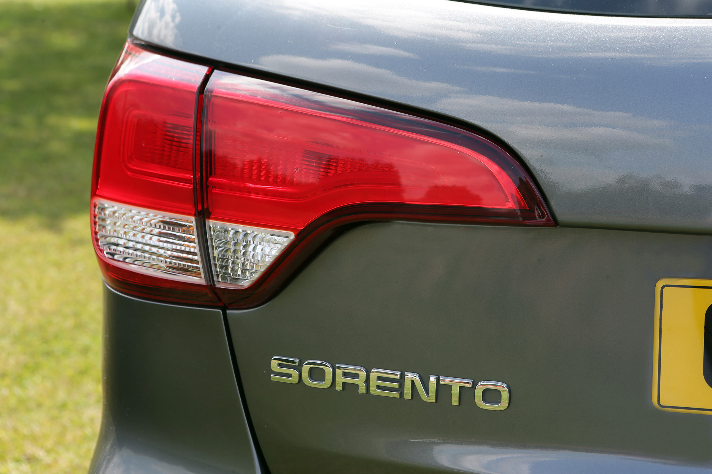 Used Kia Sorento - rear light detail