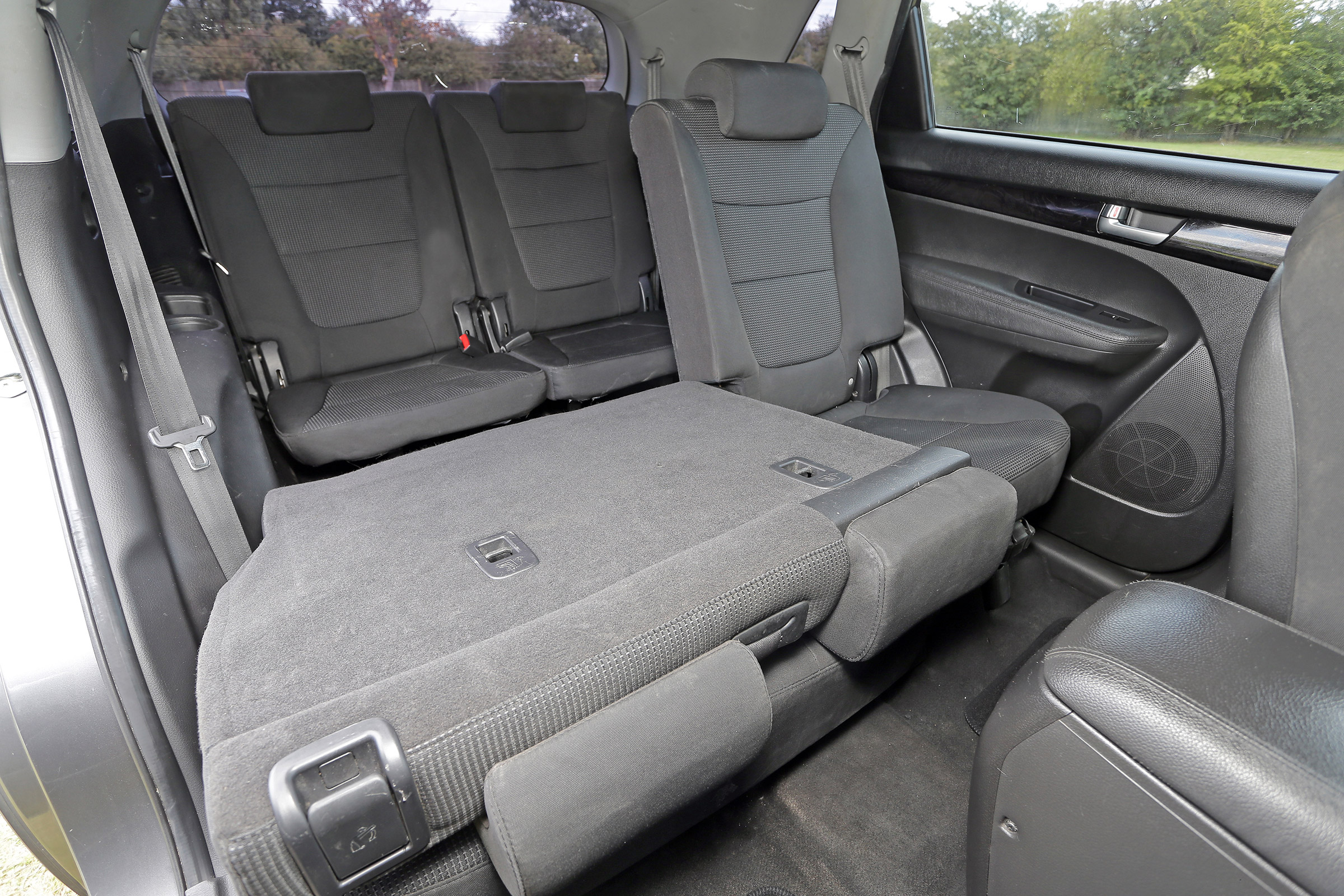 Used Kia Sorento - rear seats folded