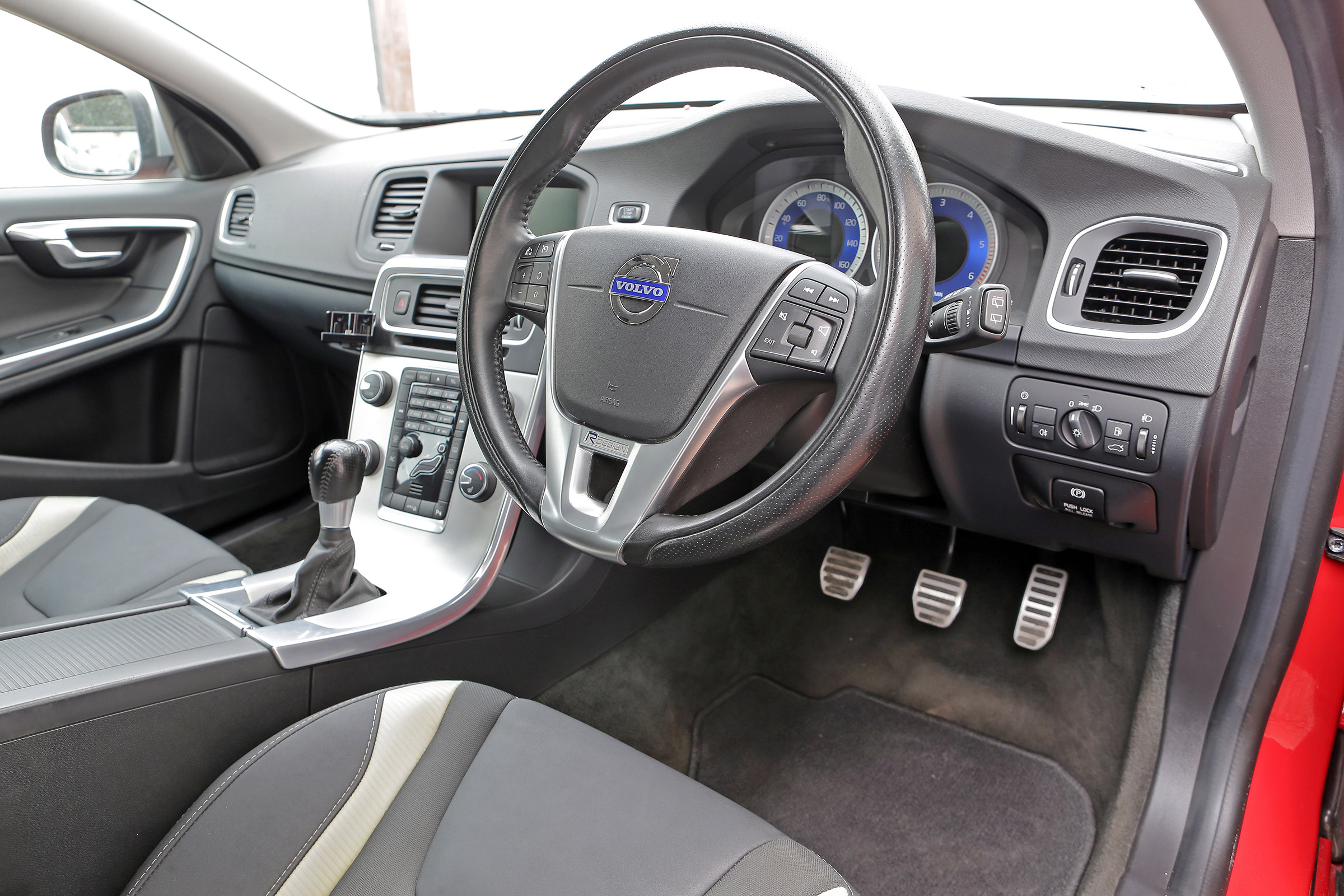 Used Volvo V60 - dash