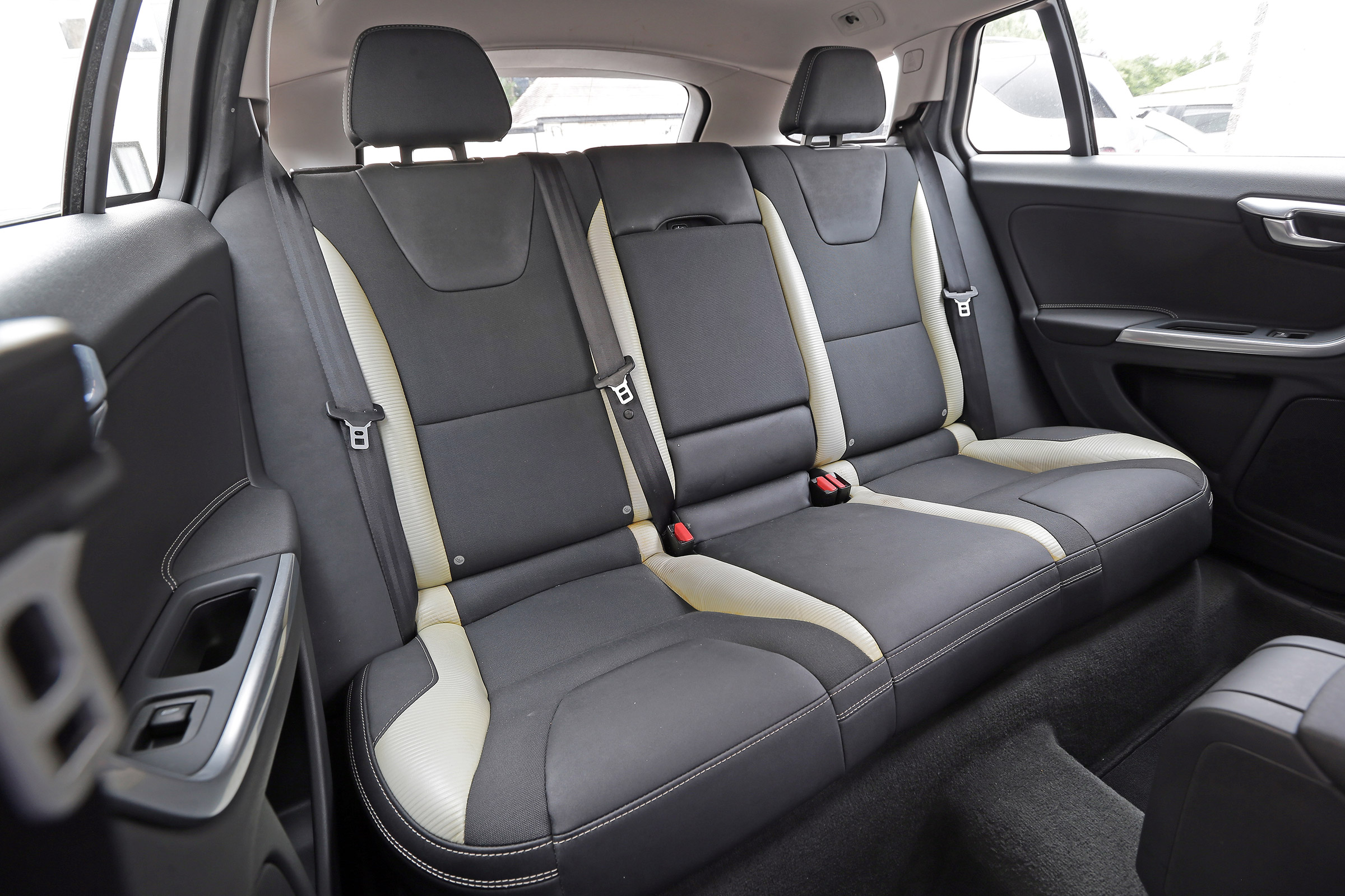 Used Volvo V60 - rear seats