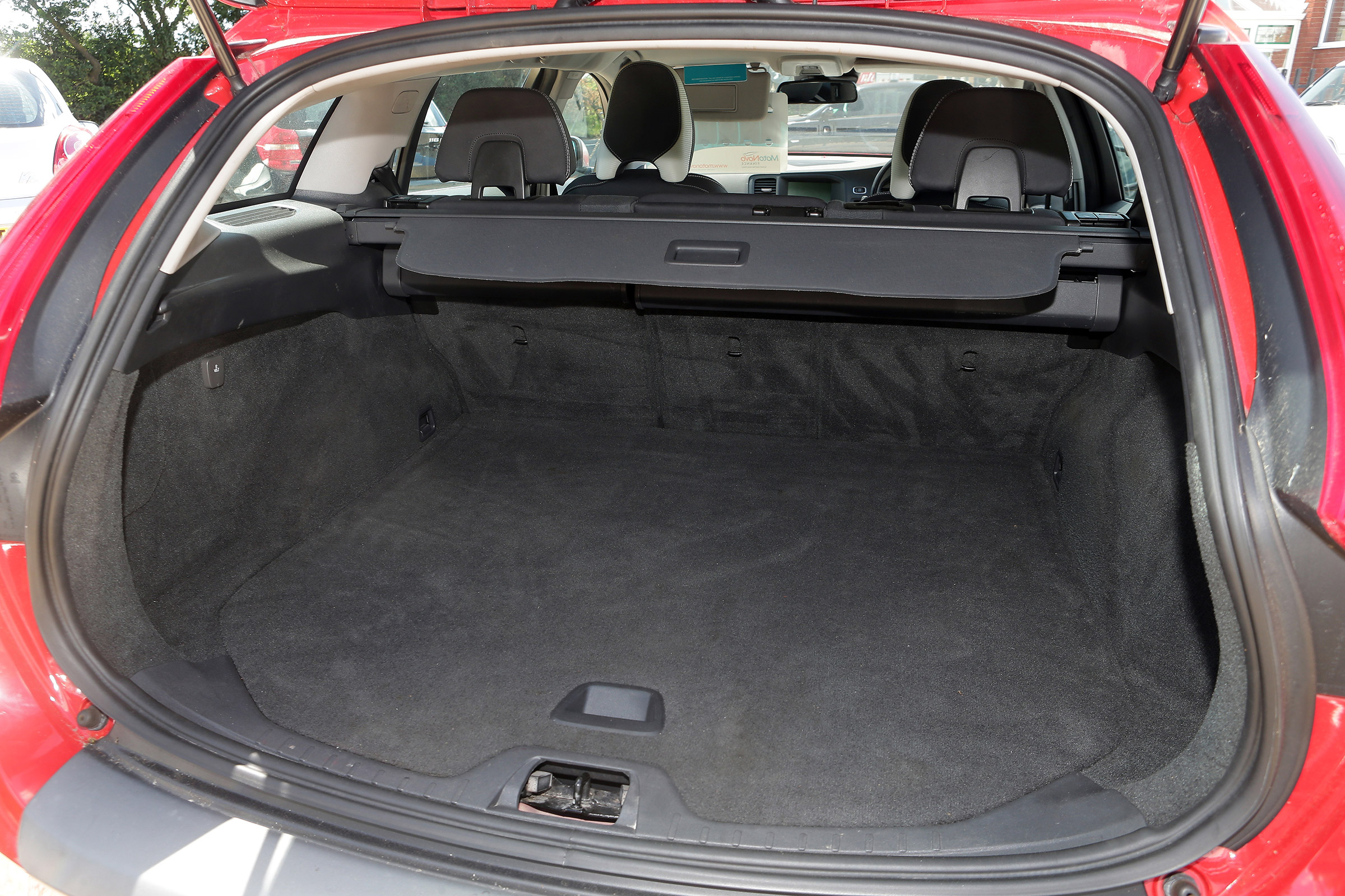 Used Volvo V60 - boot