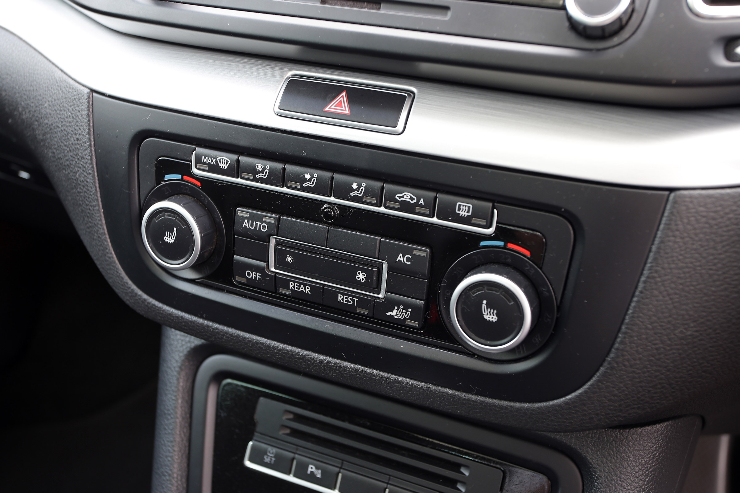 Used Volkswagen Sharan - centre console
