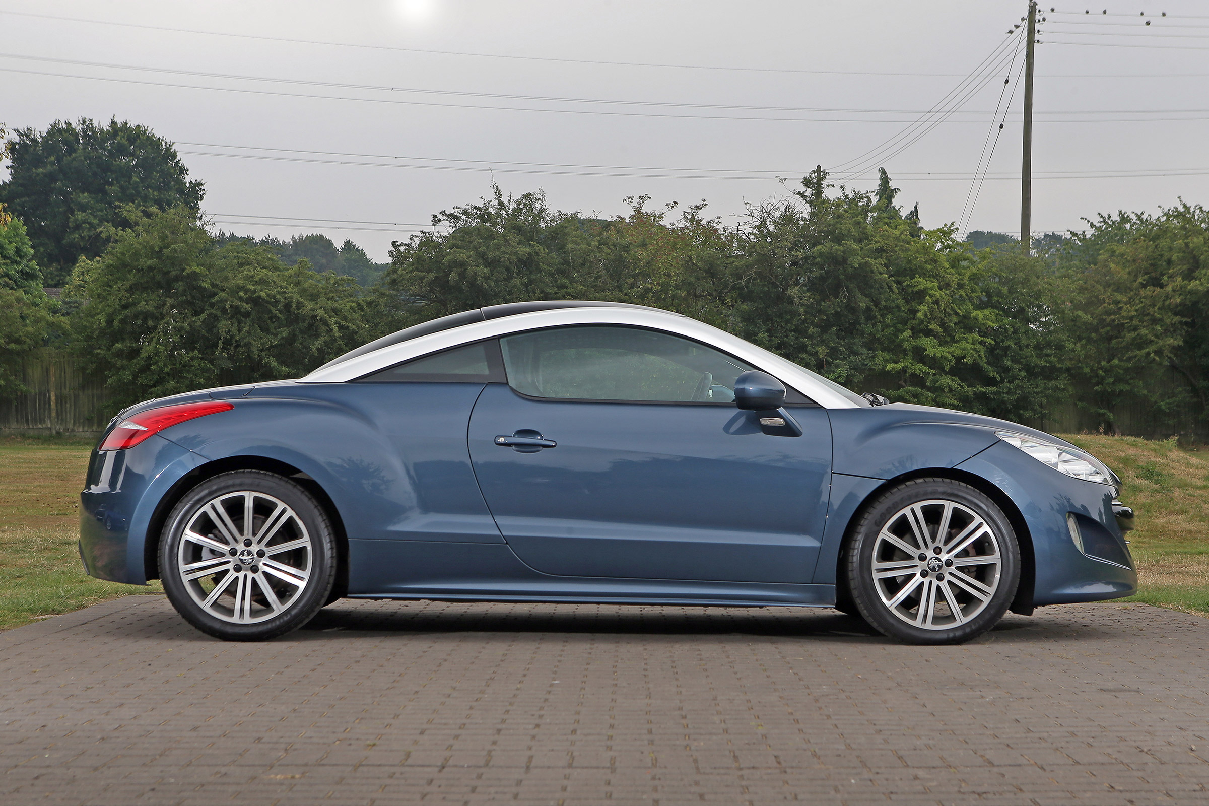 Used Peugeot RCZ - side