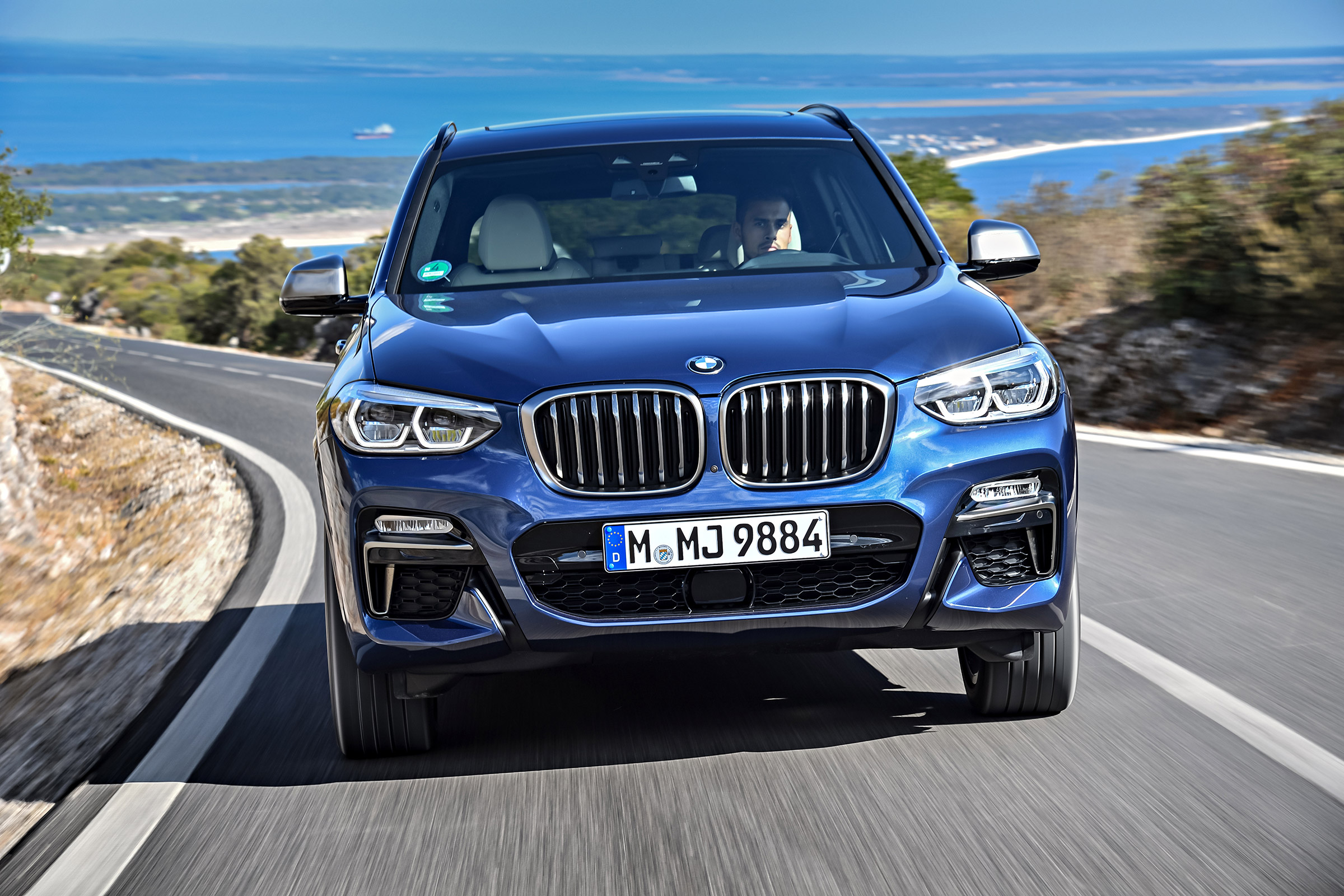BMW X3 M40i - full front action