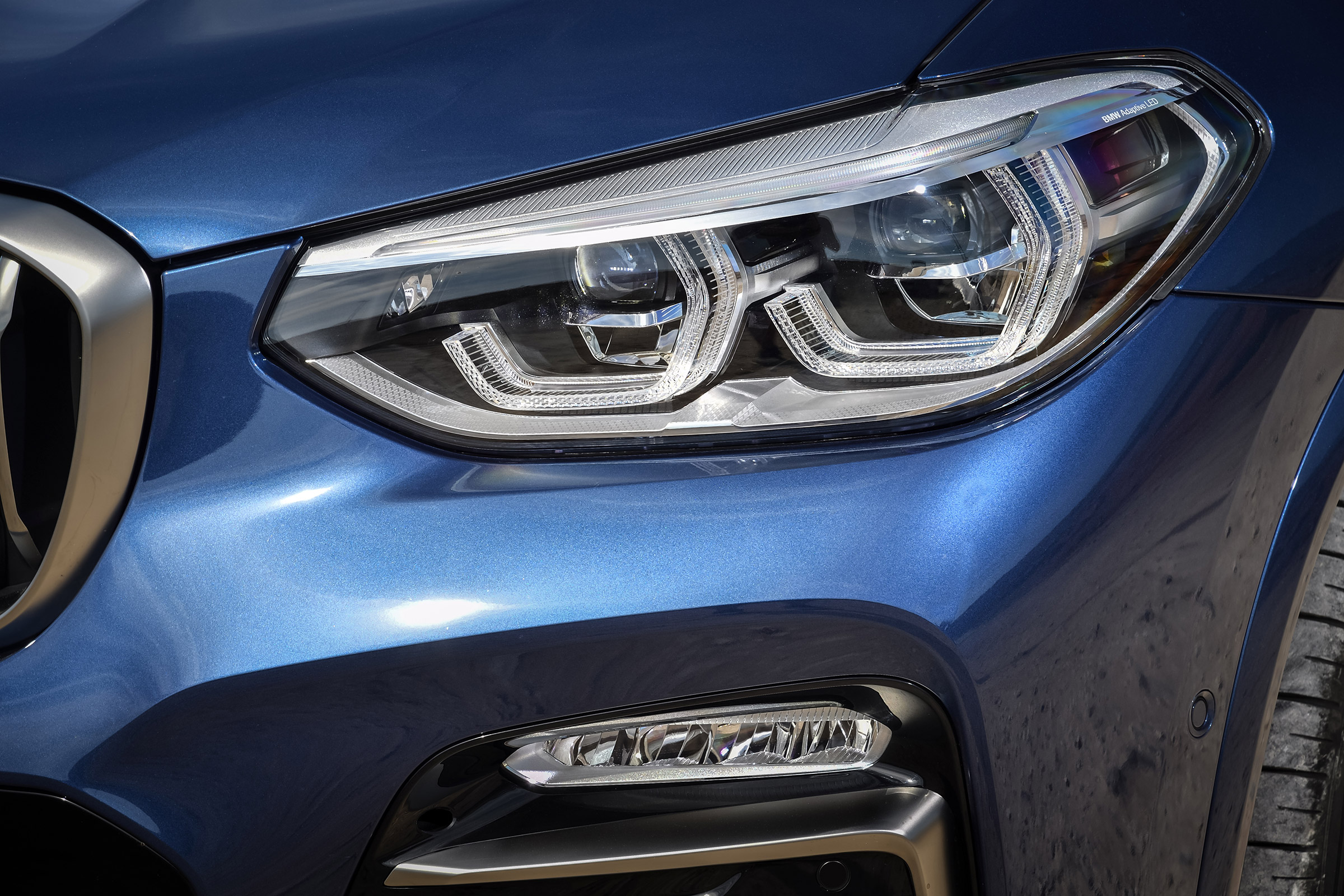 BMW X3 M40i - front light detail