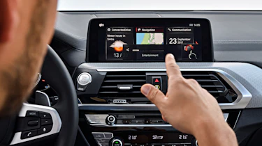 BMW X3 M40i - gesture control