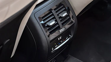 BMW X3 M40i - rear controls