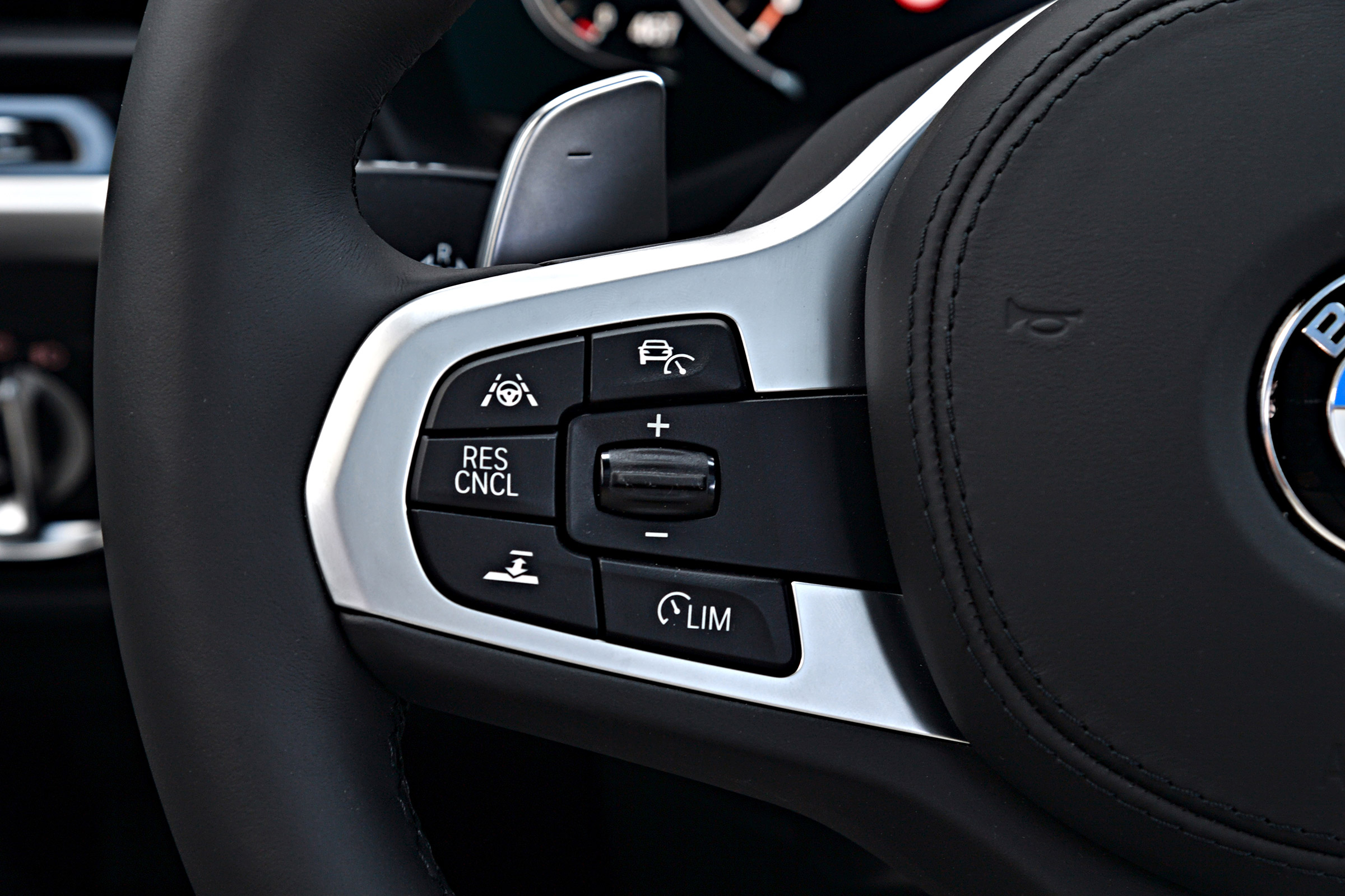 BMW X3 M40i - steering wheel controls