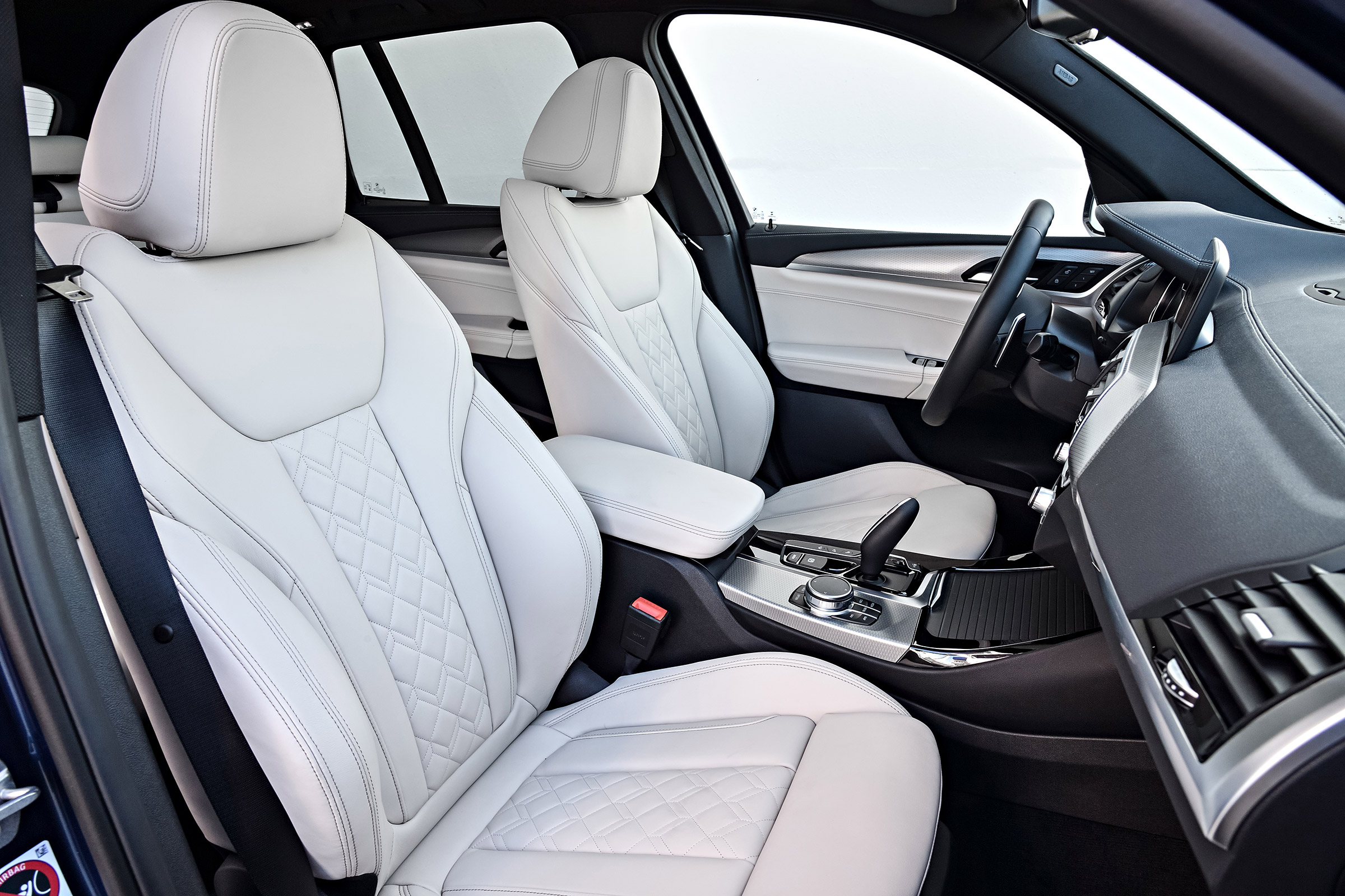 BMW X3 M40i - front seats