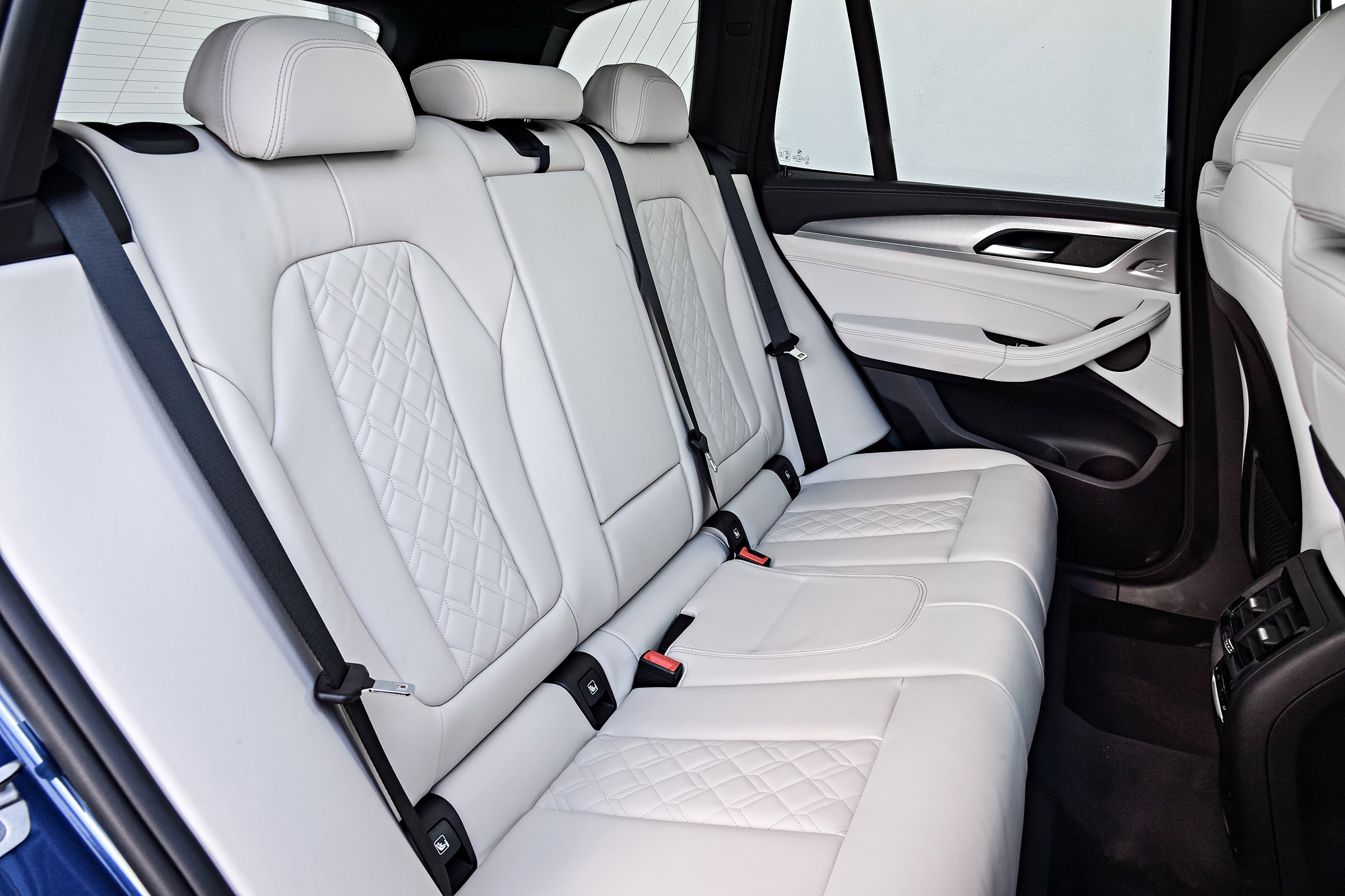 BMW X3 M40i - rear seats