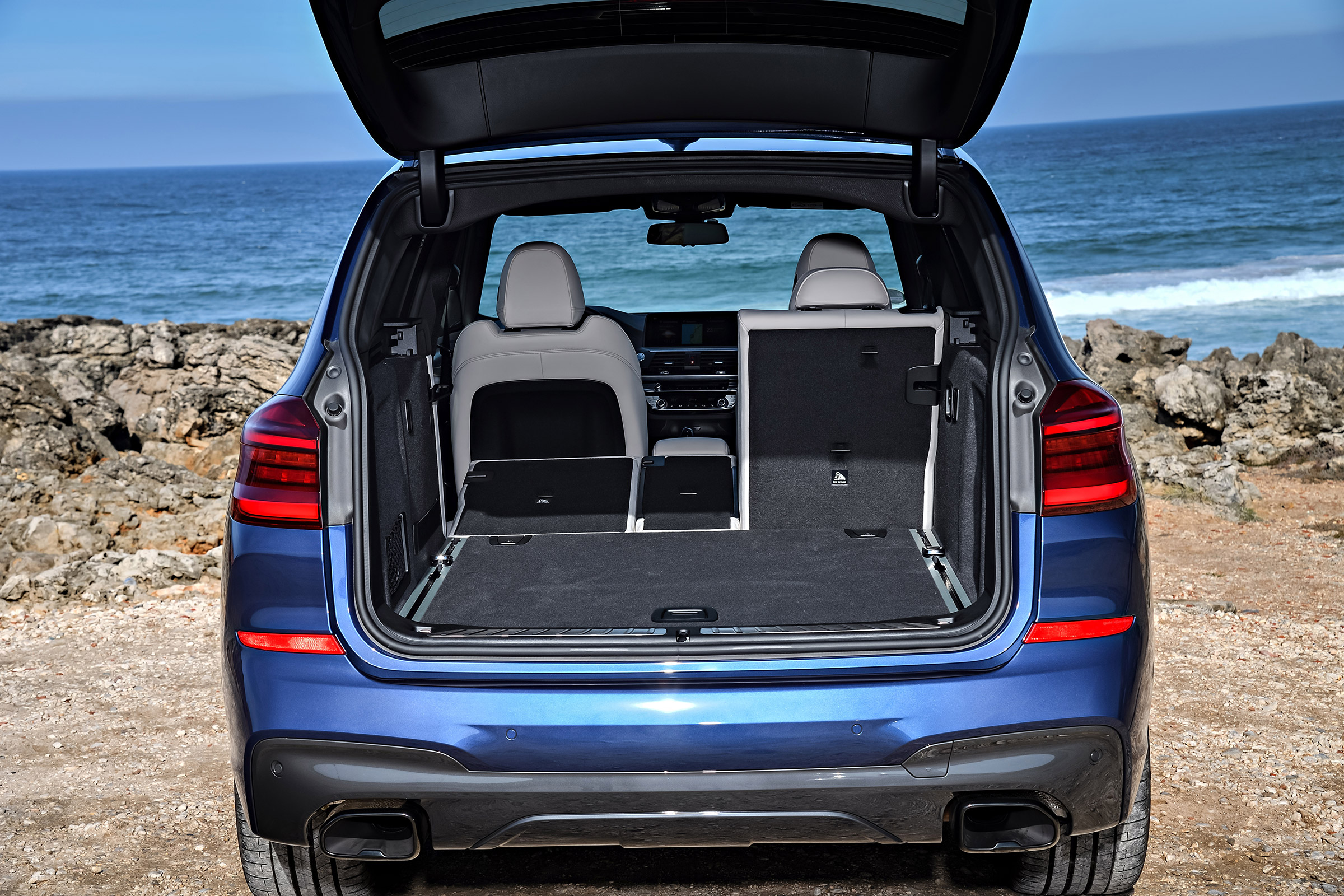 BMW X3 M40i - boot two seats down