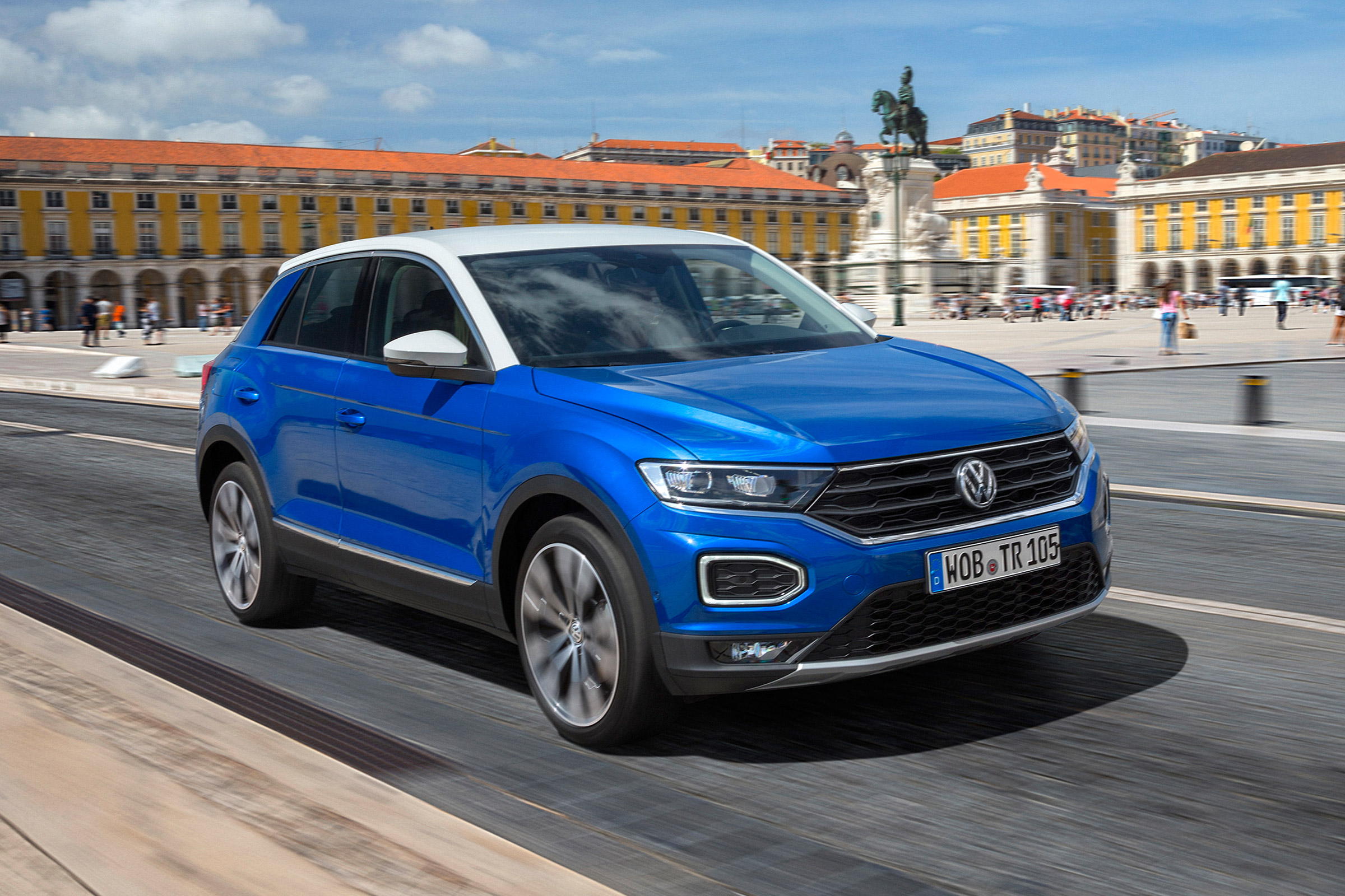 Volkswagen T-Roc - front action