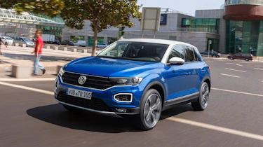 Volkswagen T-Roc - front/side action