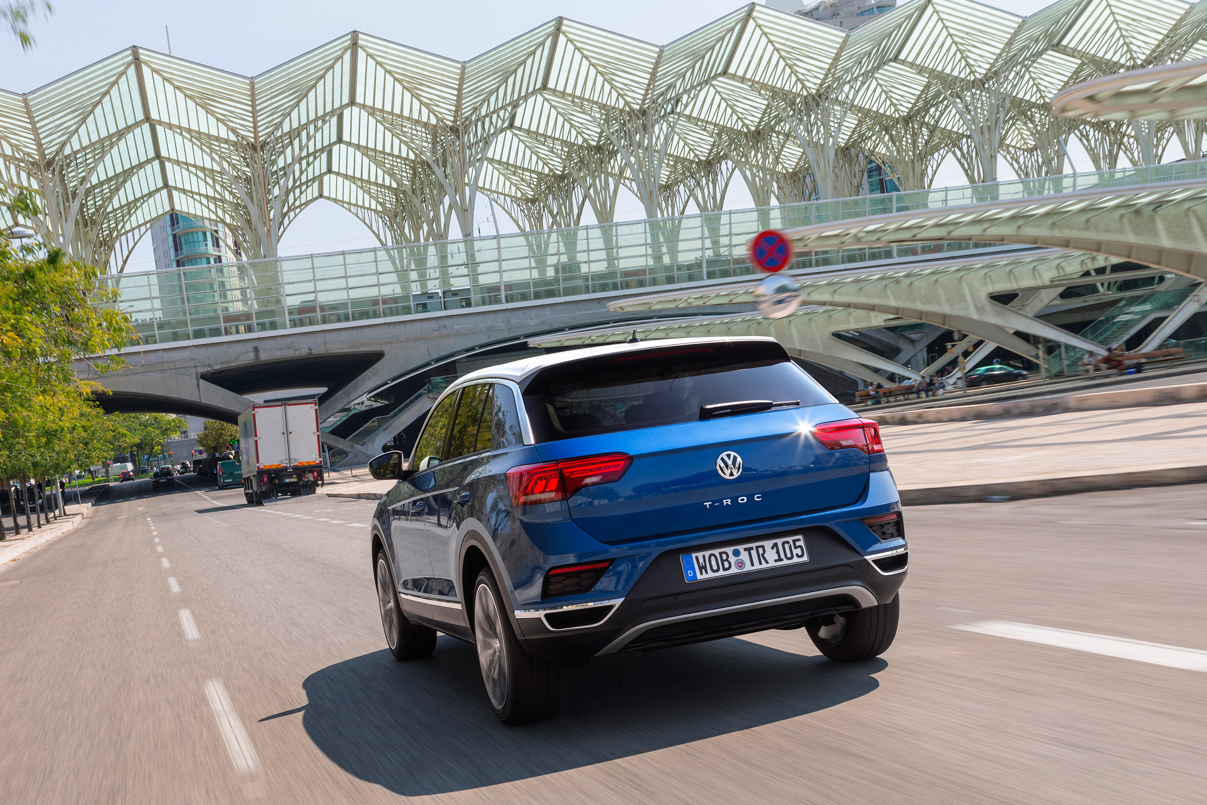 Volkswagen T-Roc - rear tracking