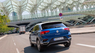 Volkswagen T-Roc - rear tracking