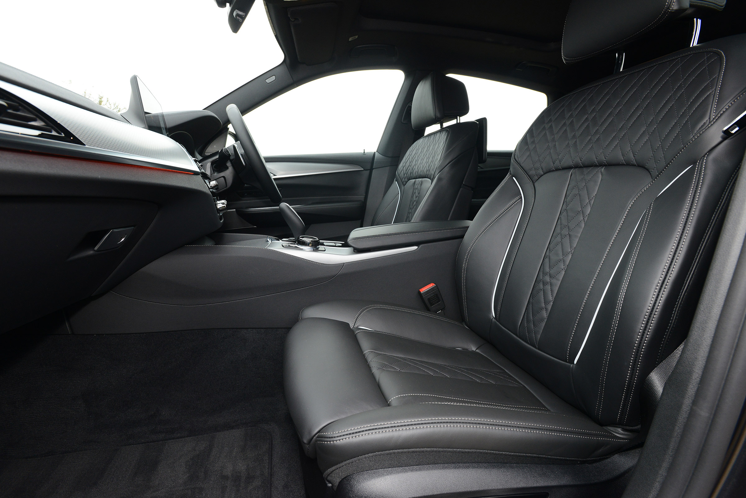 BMW 6 Series GT - front seats
