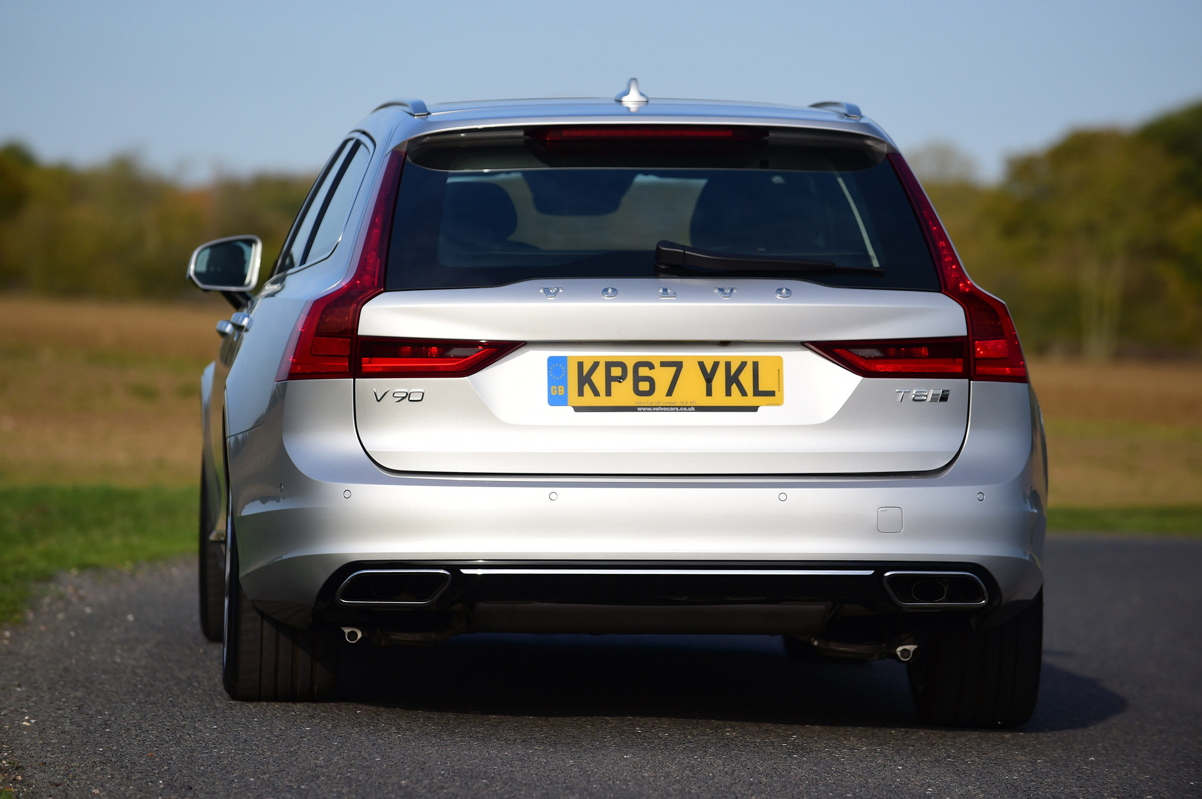 Volvo V90 T8 - rear