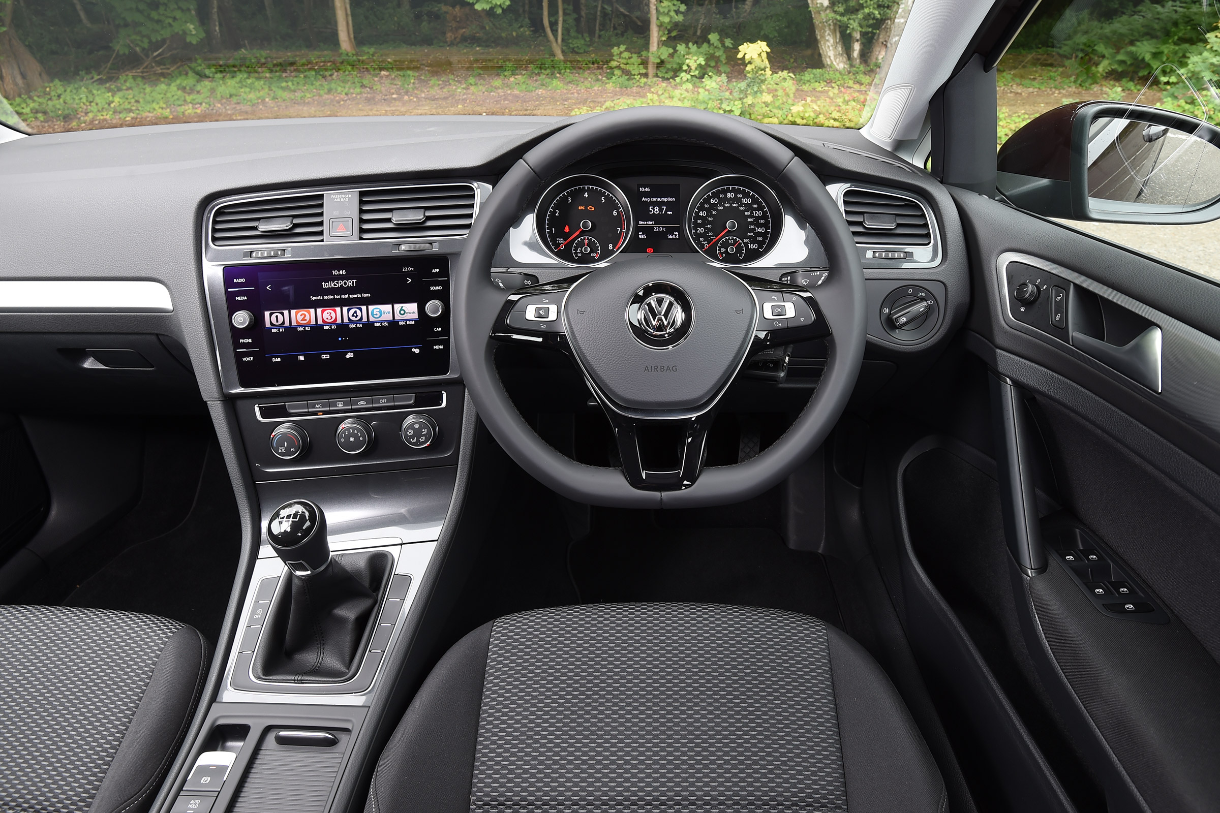 Volkswagen Golf 1.0 petrol - dash