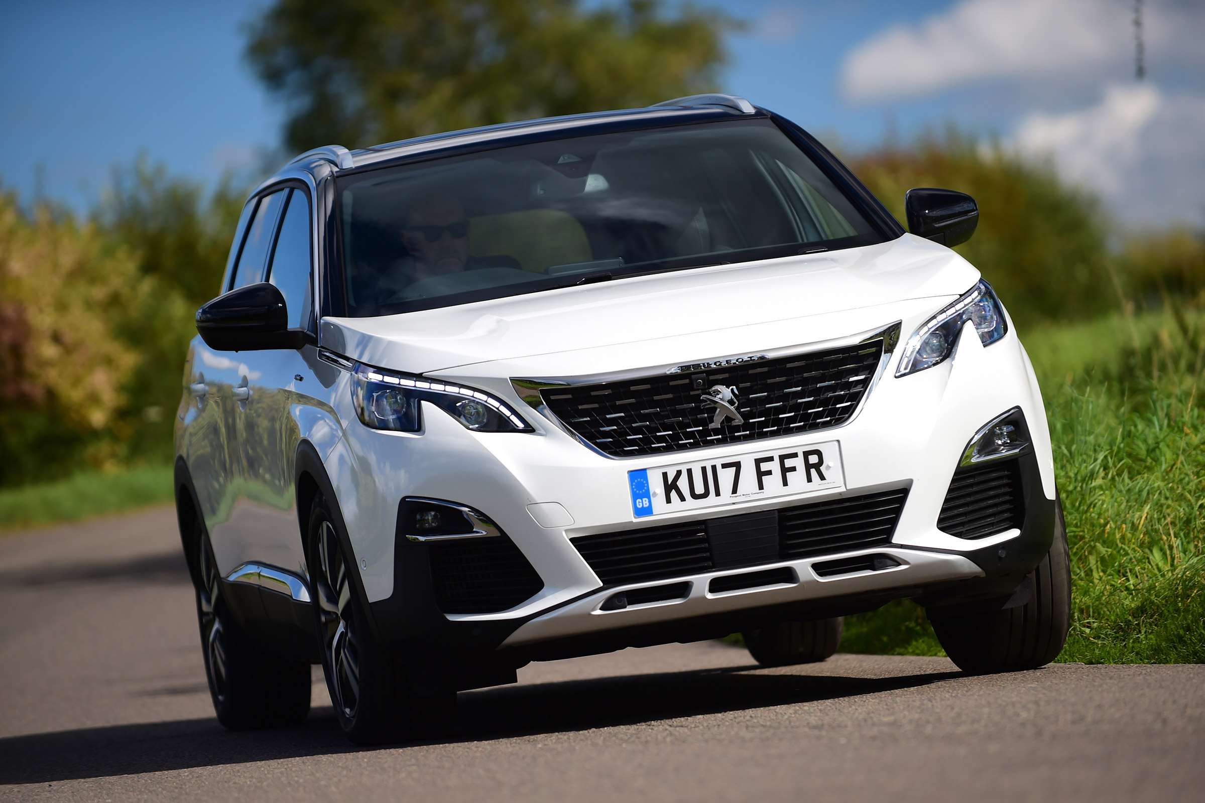 Peugeot 5008 - front cornering