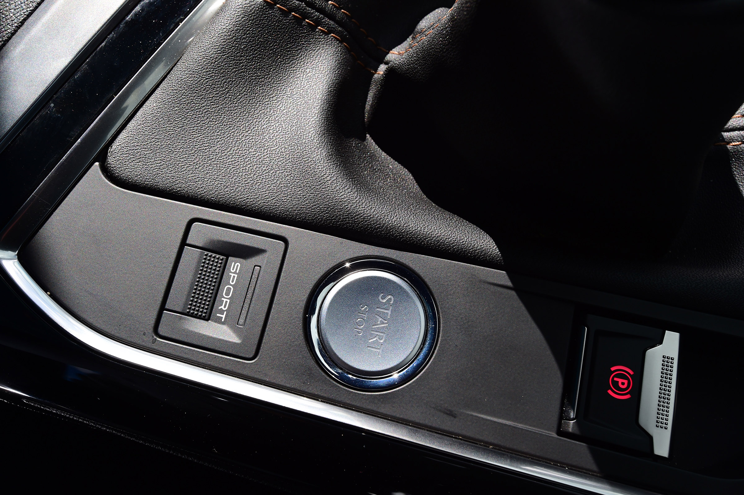 Peugeot 5008 - interior buttons