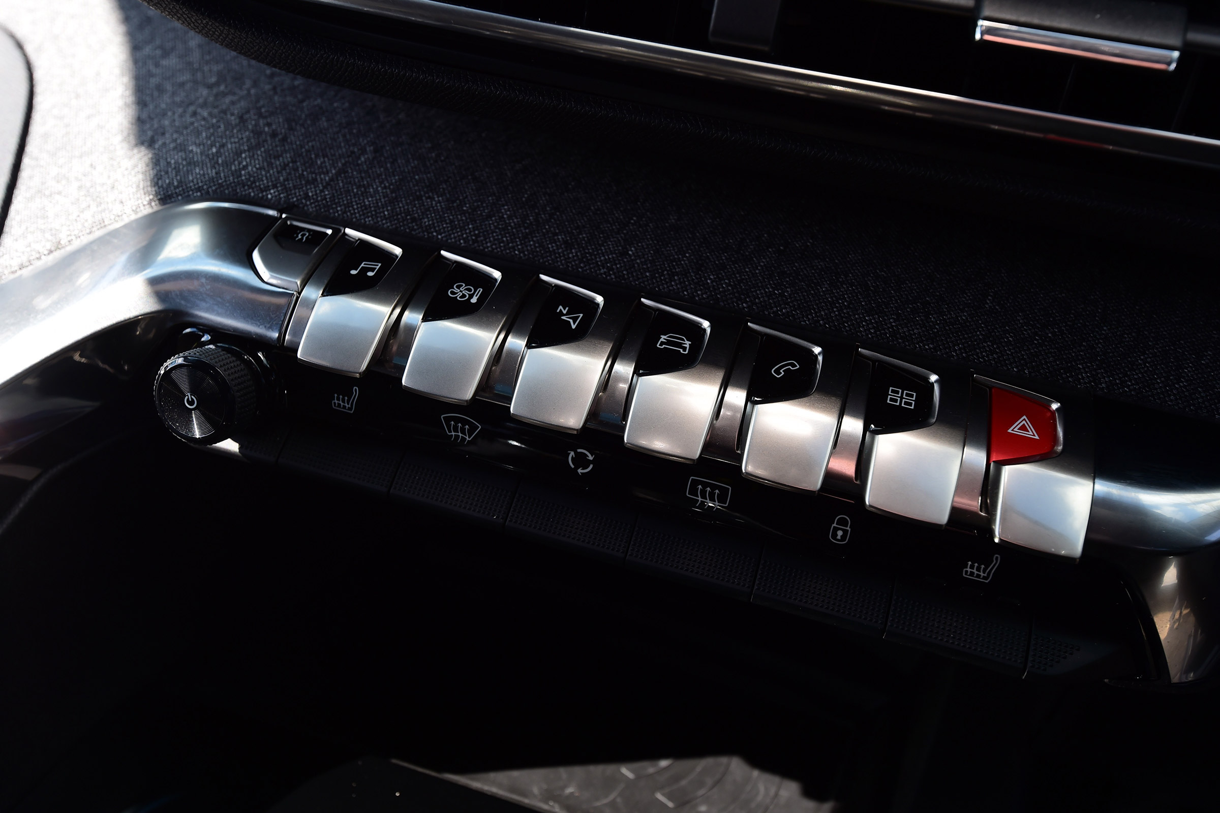 Peugeot 5008 - centre console switches