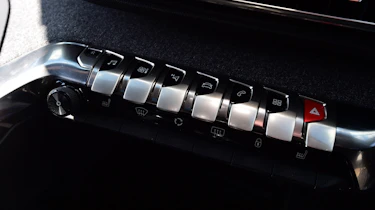 Peugeot 5008 - centre console switches