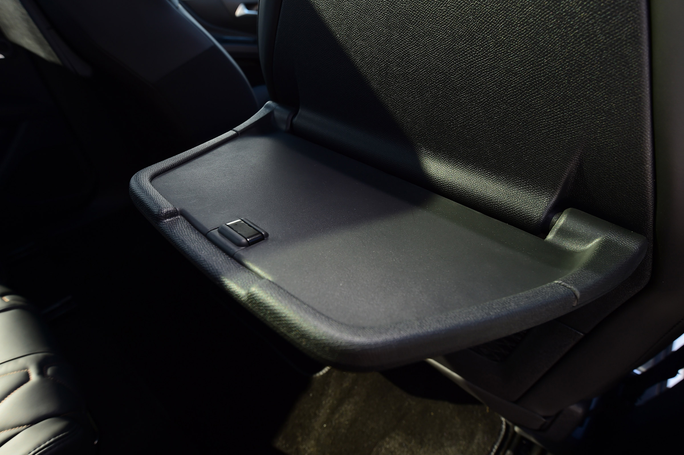 Peugeot 5008 - rear seat tray