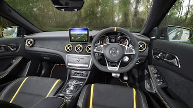 Mercedes-AMG GLA 45 Yellow Night Edition - interior