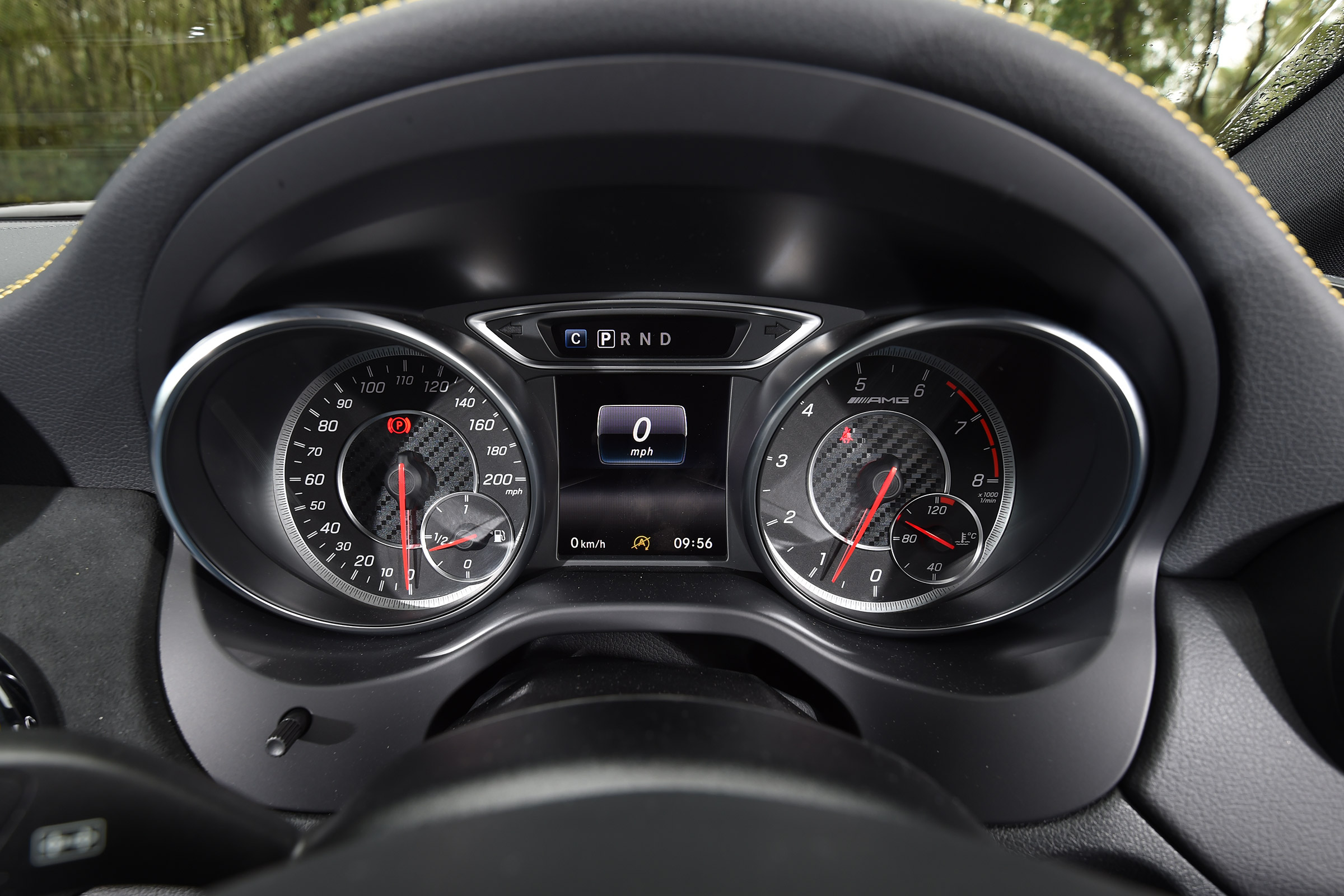 Mercedes-AMG GLA 45 Yellow Night Edition - dials