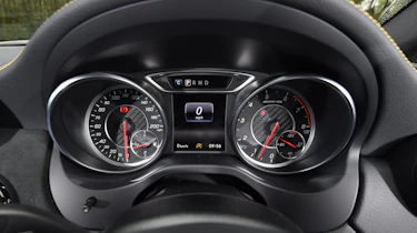 Mercedes-AMG GLA 45 Yellow Night Edition - dials