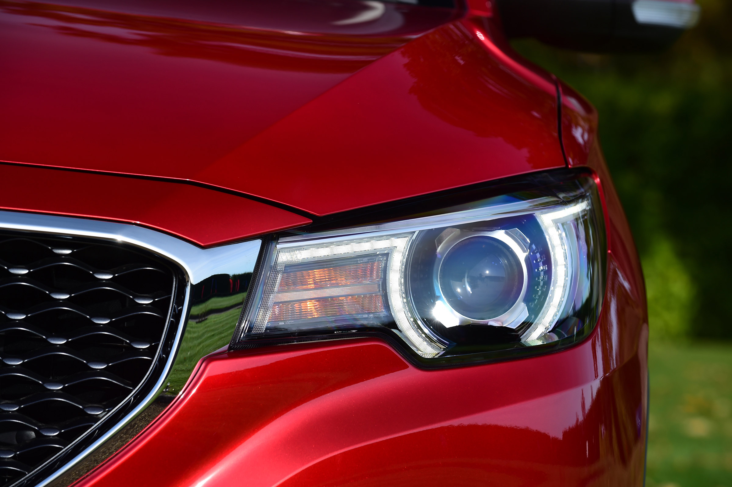 MG ZS - front light