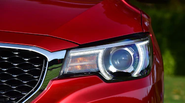 MG ZS - front light