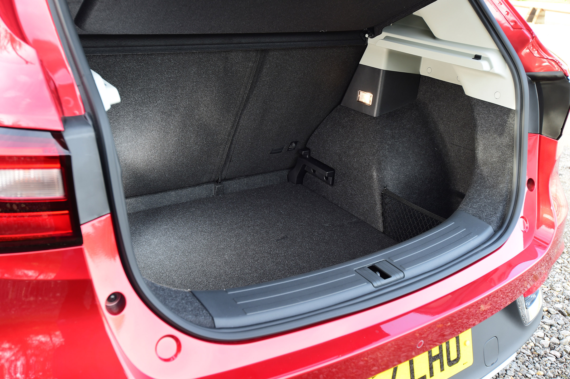 MG ZS - boot