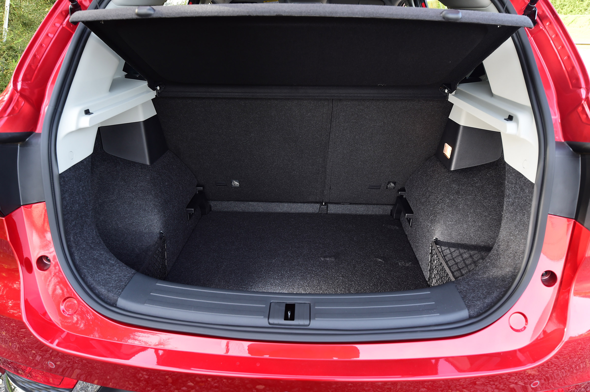 MG ZS - boot 2