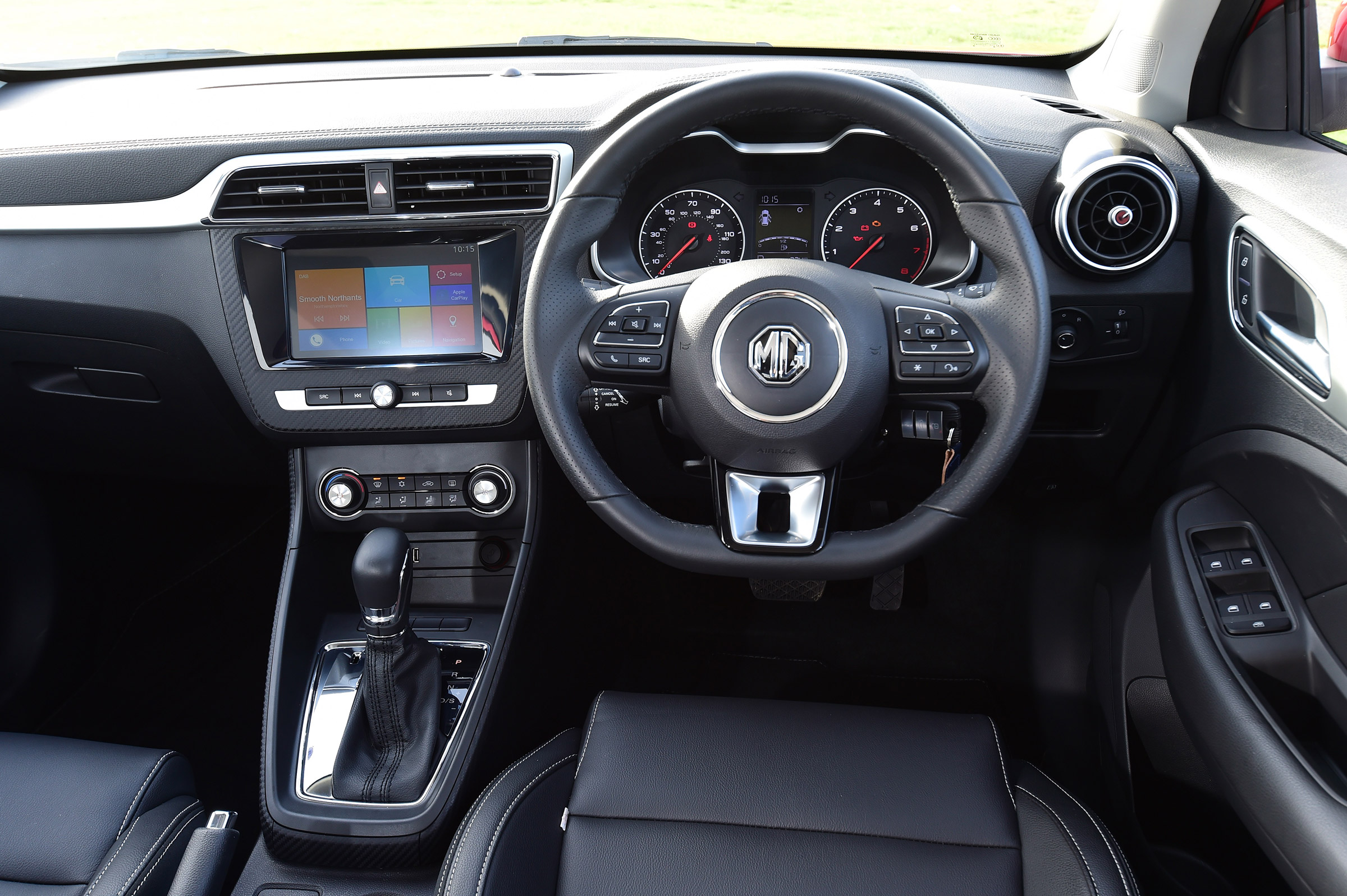 MG ZS - dash