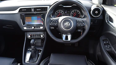 MG ZS - dash